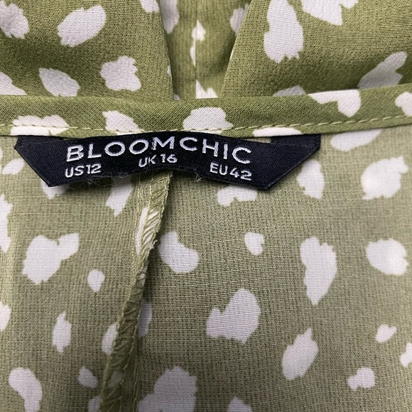 Bloomchic Abstract Print Ruffles Surplice Neck Blouse Green White Peplum Size 12 - Picture 4 of 8